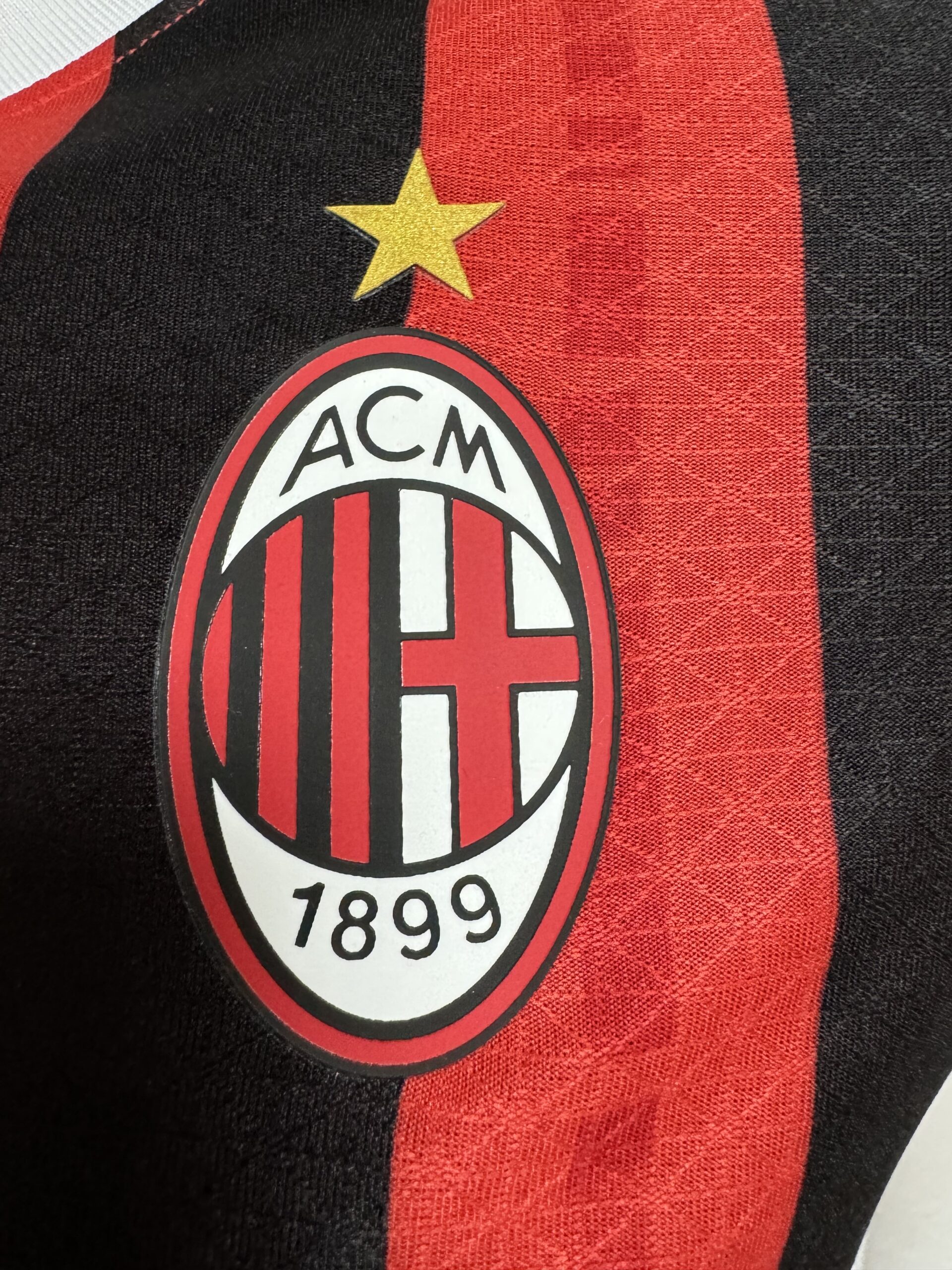 CAMISETA VERSION PLAYER AC MILAN 24/25 - Imagen 2