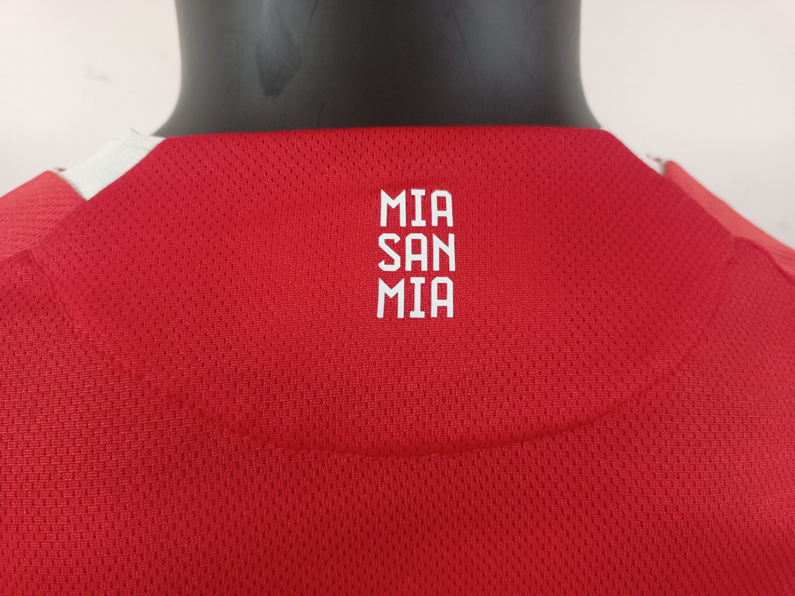 CAMISETA BAYERN MUNICH PLAYER ROJA 25/26 - Imagen 2
