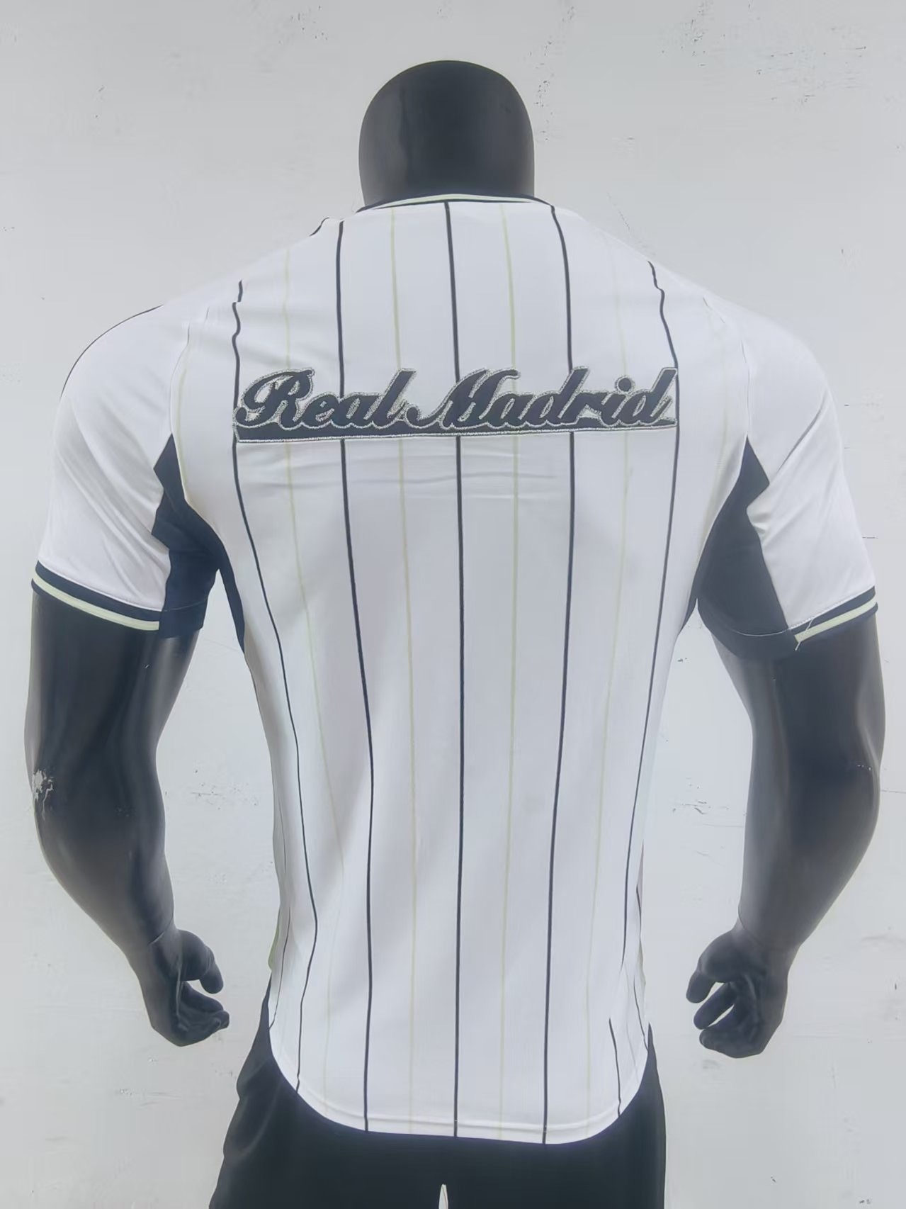 CAMISETA REAL MADRID EDICIÓN BEISBOLERA - Imagen 5