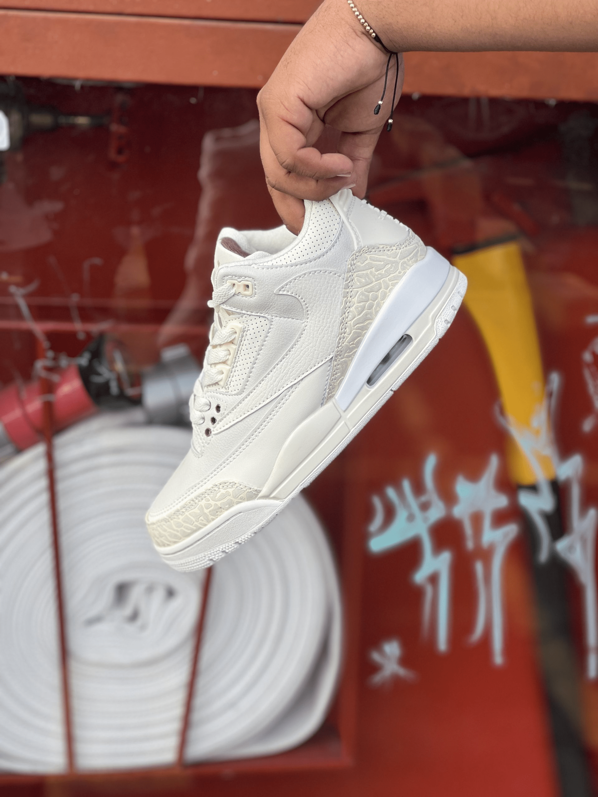 Tenis Jordan Air R3 Travis Caballero - Imagen 8