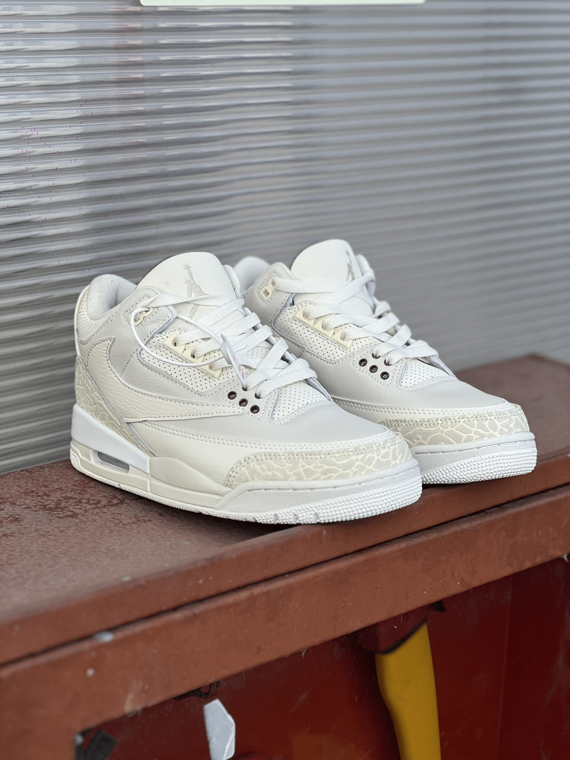Tenis Jordan Air R3 Travis Caballero - Imagen 9